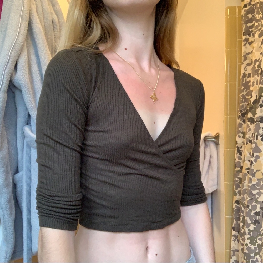 cropped V neck quarter sleeve soft top (green)